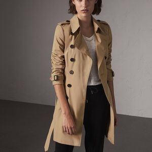 Burberry Chelsea Trench, UK 6/US 00-2